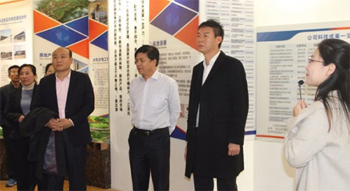 参观邢台路桥“大道行远”展厅 参观邢台路桥“大道行远”展厅